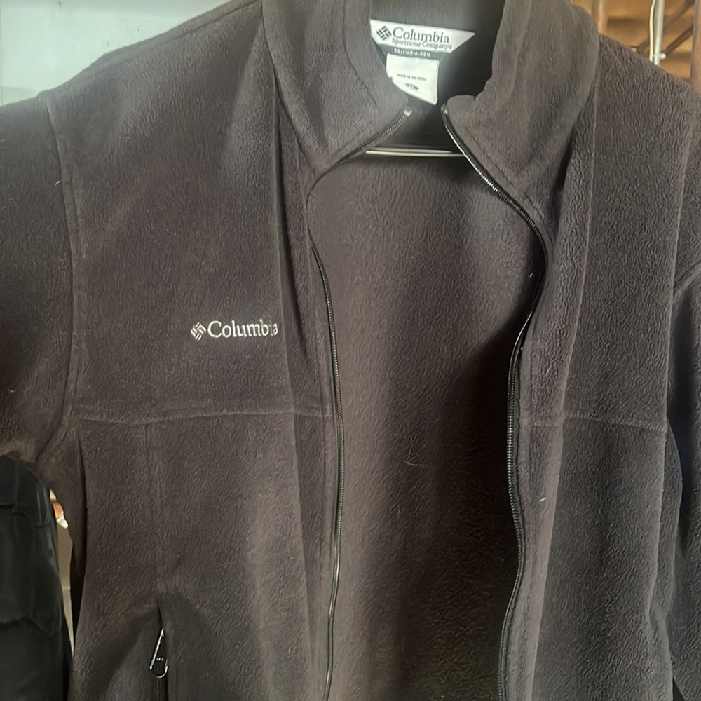 Columbia fleece zip up jacket. Size M in great condition.